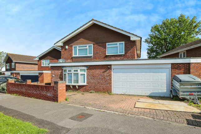 4 bed link detached house