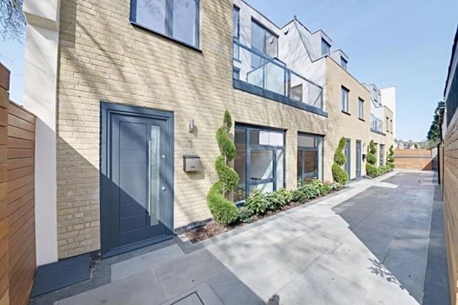 High Road, Wood Green, N22 3 bed terraced house for sale