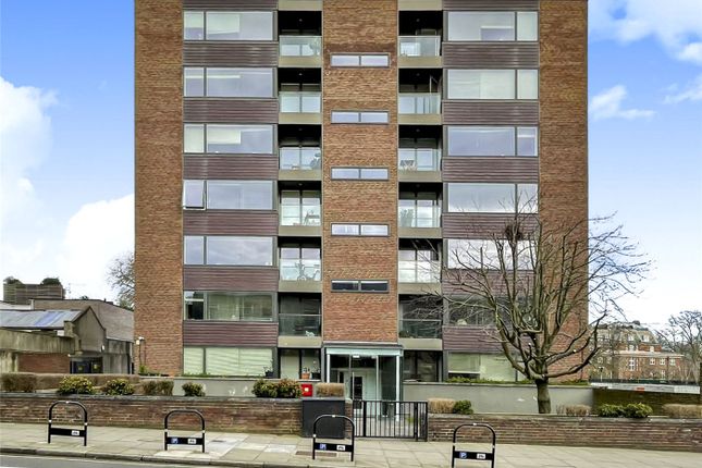 28 Amwell Street, London, EC1R 2 bed apartment for sale