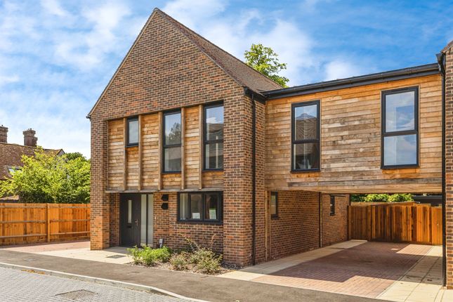 3 bedroom link detached house for sale
