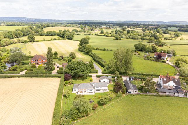 Chellows Lane, Lingfield RH7 3 bed detached bungalow for sale
