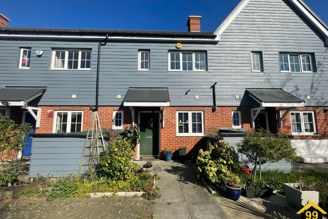 Marunden Green, Slough, Berkshire, SL2 3 bed terraced house for sale