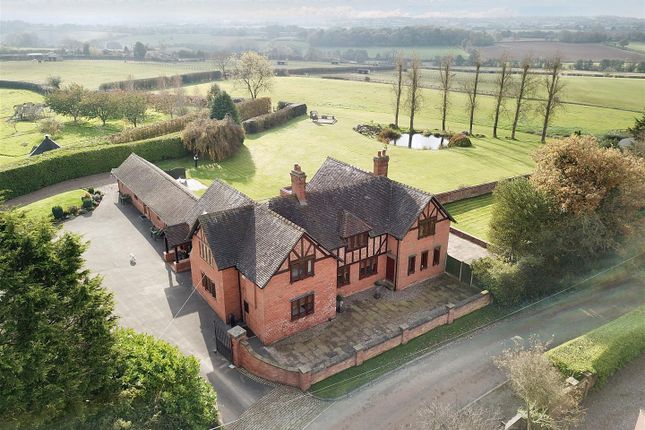 5 bed detached house