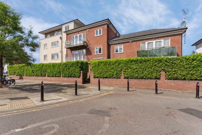 3 bedroom flat for sale