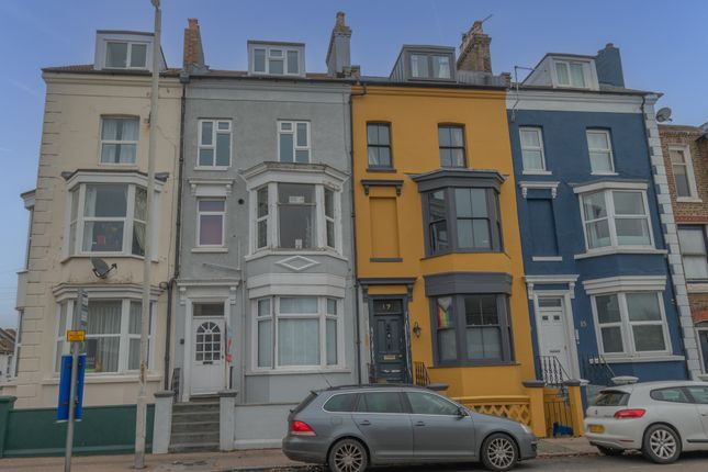 19 Grange Road, Ramsgate, CT11 2 bed flat for sale