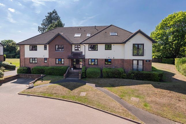 White Lodge Close, Sevenoaks, TN13 2 bed apartment for sale
