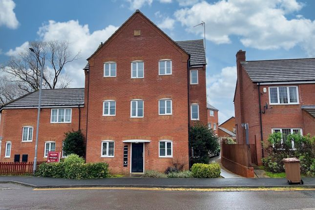 Lowry Close, Corby, NN18 2 bed flat for sale