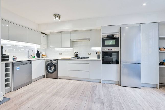 Tower Bridge Road, London Bridge... 2 bed flat for sale