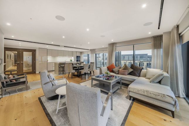 Boulevard Drive, Colindale, London, NW9 3 bed penthouse for sale