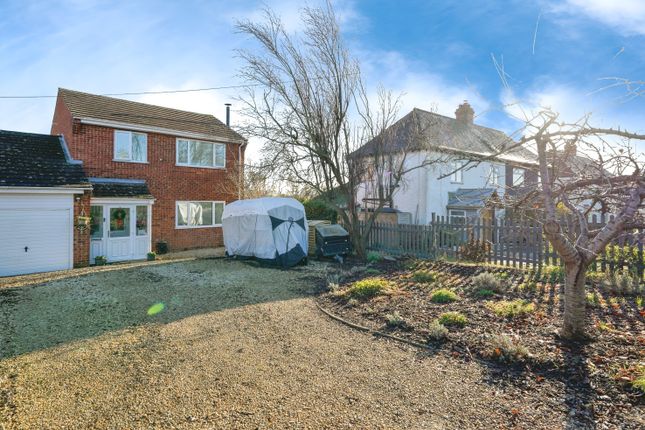 3 bed link detached house