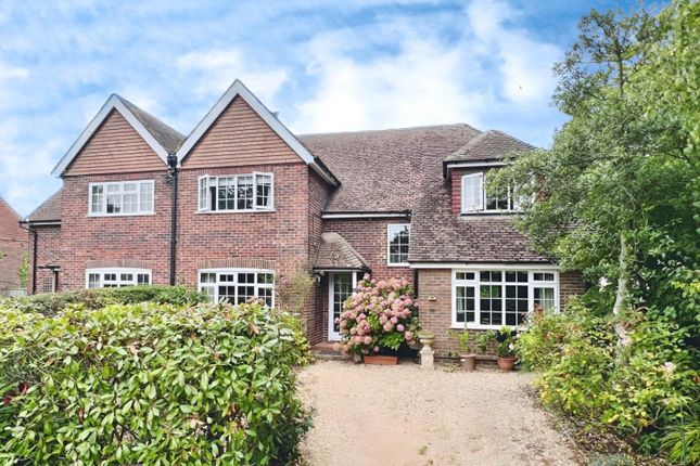 5 bedroom semi-detached house for sale