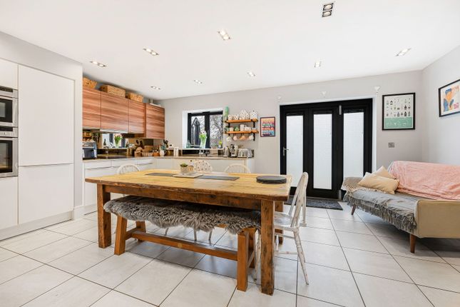 5 bed detached house