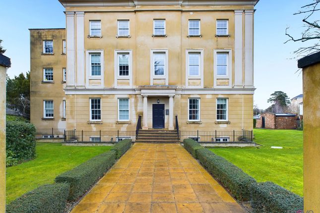 115 The Park, Cheltenham GL50 2 bed flat for sale