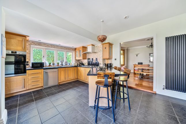 Russells Crescent, Surrey RH6 4 bed detached house for sale