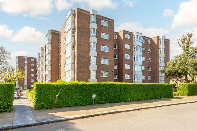 Brampton Grove, Hendon NW4 3 bed flat for sale