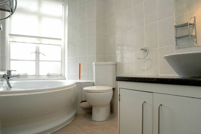 Rossmore Court, Marylebone, London, NW1 2 bed flat for sale