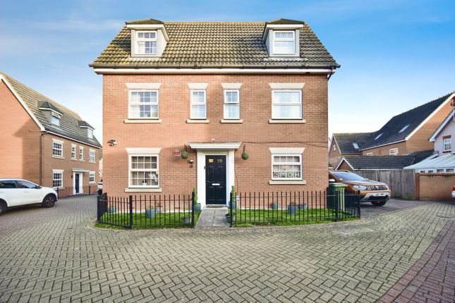 6 bedroom link detached house for sale