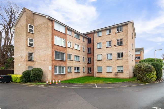 Wellesley Road, Sutton 2 bed apartment for sale