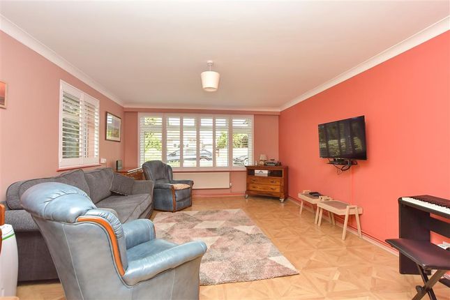 2 bed detached bungalow