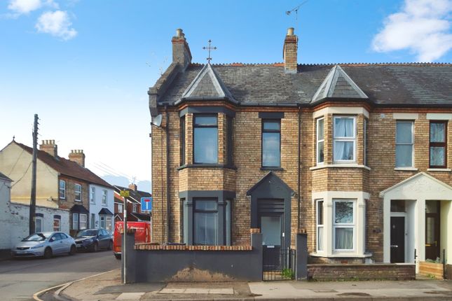 3 bed end terrace house