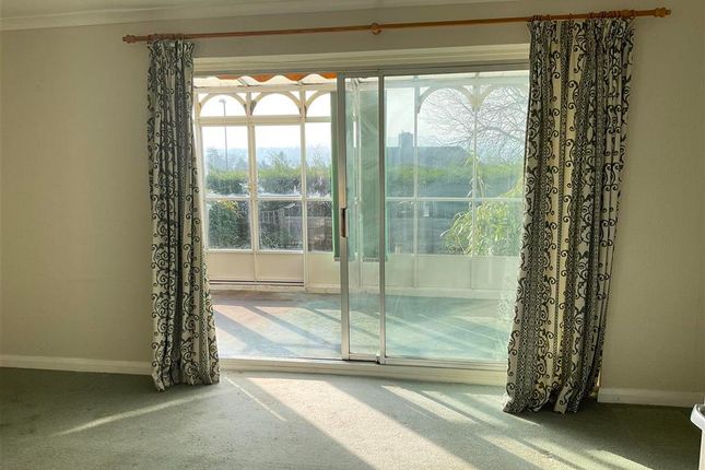 3 bed link detached house