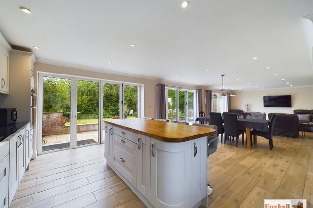 6 bedroom detached house for sale