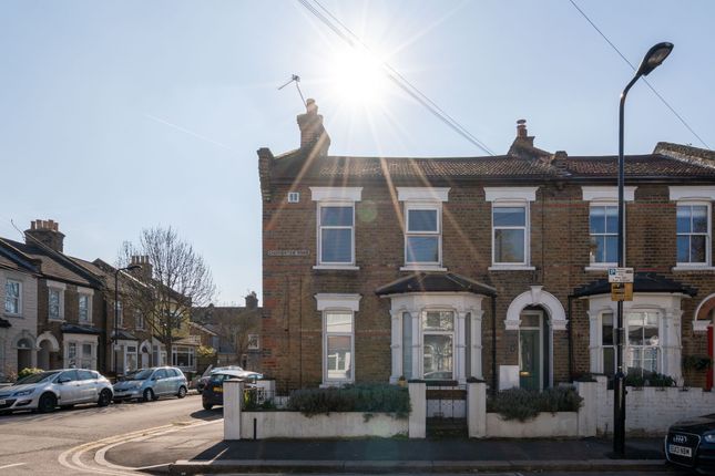 Chichester Road, London E11 2 bed flat for sale