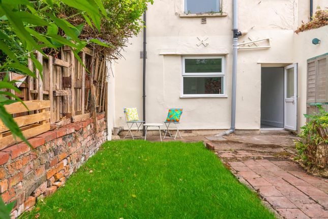 St. Lukes Road, Victoria Park 1 bed flat for sale