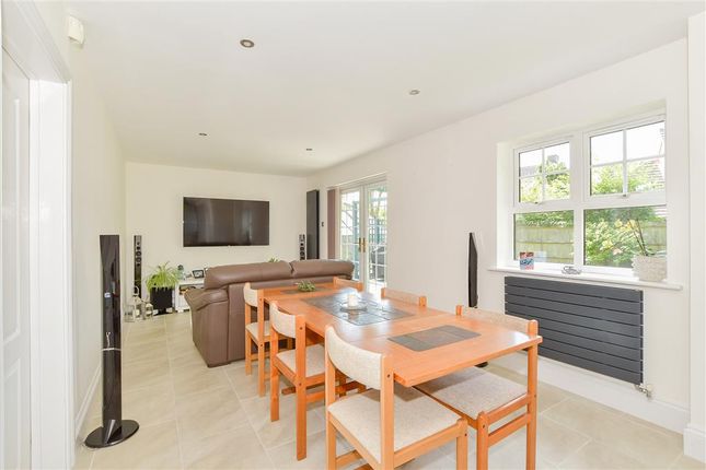 5 bed detached house