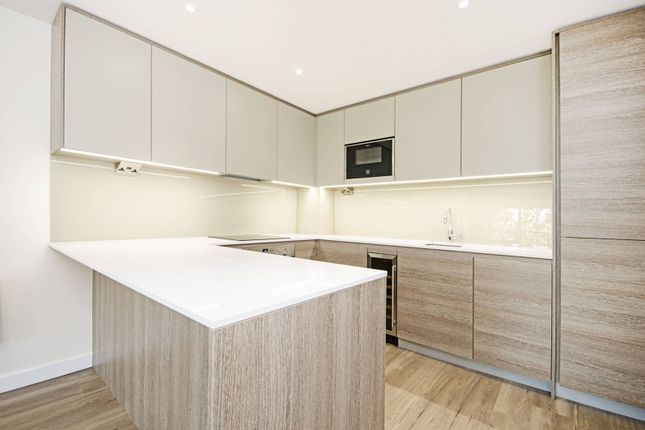 Beaufort Square, Colindale, London, NW9 2 bed flat for sale