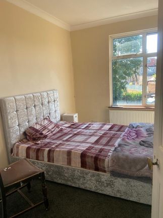 Dormers Wells Lane, Southall 2 bed maisonette for sale