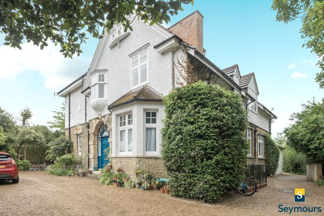 Lower Edgeborough Road, Surrey GU1 1 bed flat for sale