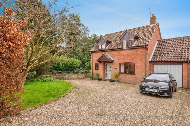 3 bed link detached house