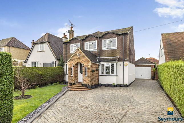 Bryanstone Avenue, Surrey GU2 3 bed detached house for sale