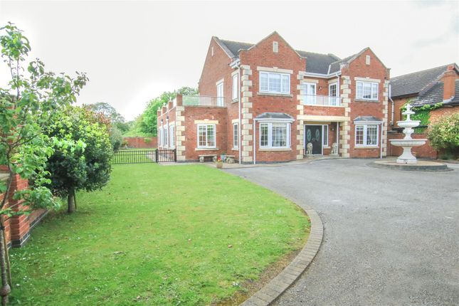 4 bed detached house