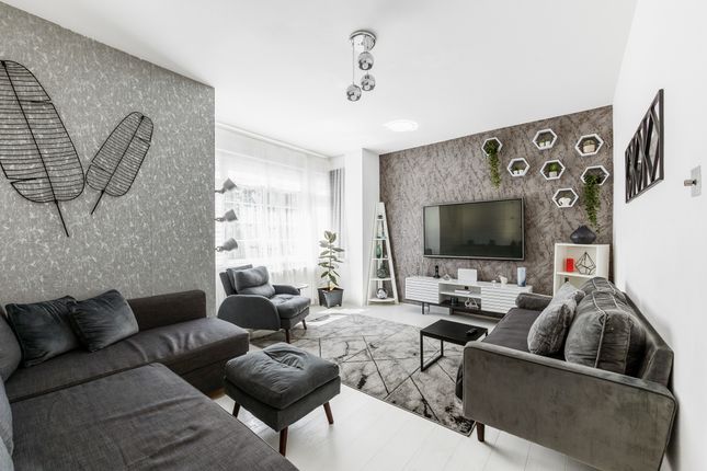 4 bedroom end of terrace house for sale
