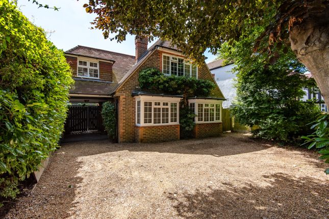 4 bed detached house