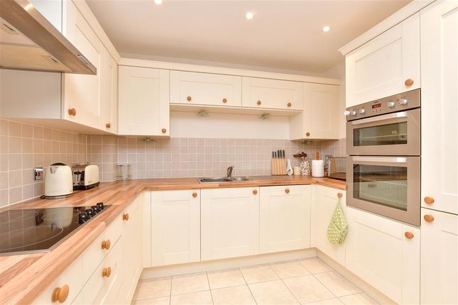 Hall Hurst Close, Loxwood, West Sussex 3 bed link detached house for sale