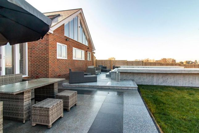 5 bed detached house