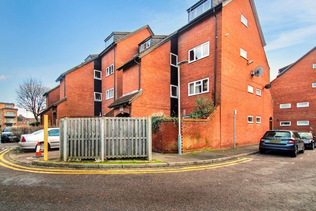 Cumbrian Way, Uxbridge, UB8 2 bed apartment for sale