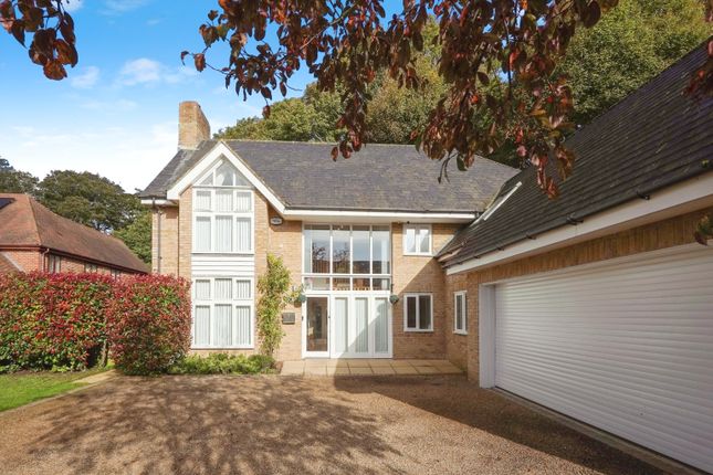 5 bed detached house