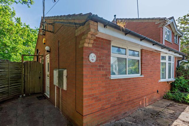 Frensham Drive, Nuneaton, CV10 2 bed semi