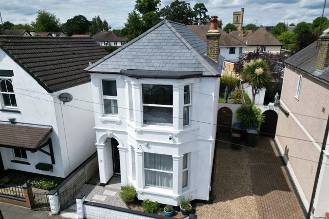 Pear Tree Road, Addlestone, Surrey, KT15 3 bed detached house for sale