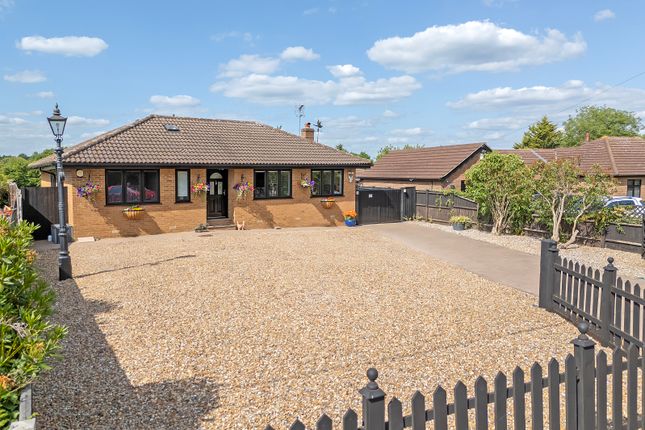 Days Lane, Pilgrims Hatch, CM15 3 bed bungalow for sale