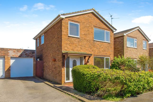 3 bedroom link detached house for sale