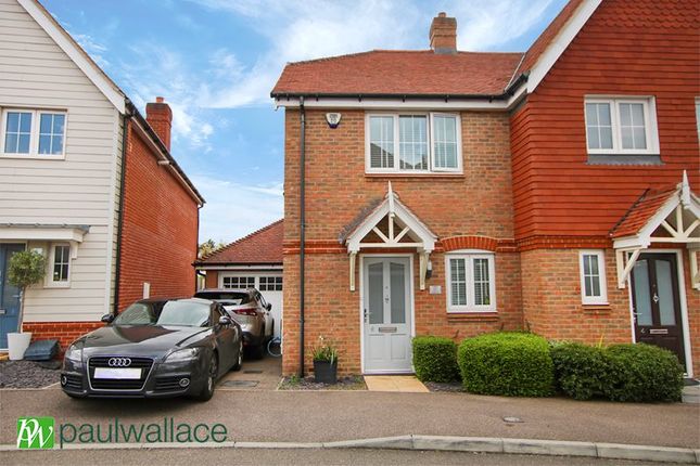 Hastings Avenue, West Cheshunt 2 bed end of terrace house for sale