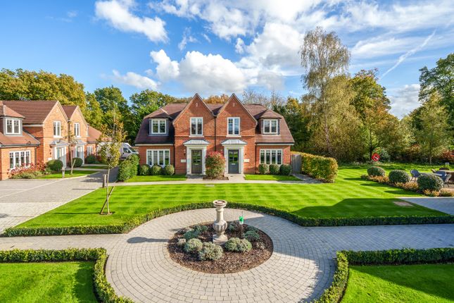 Flexlands Place, Chobham, GU24 2 bed semi