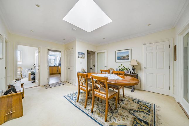 3 bedroom flat for sale