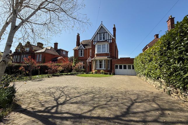 7 bed detached house