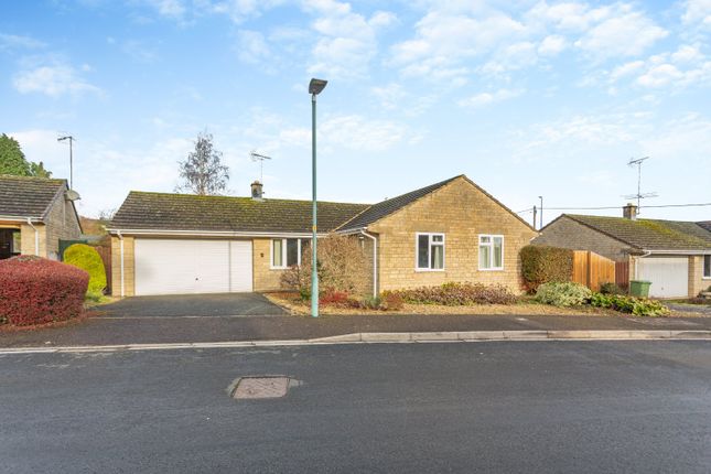 Roberts Close, Cirencester... 3 bed detached house for sale